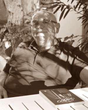 Bülent Akgezer